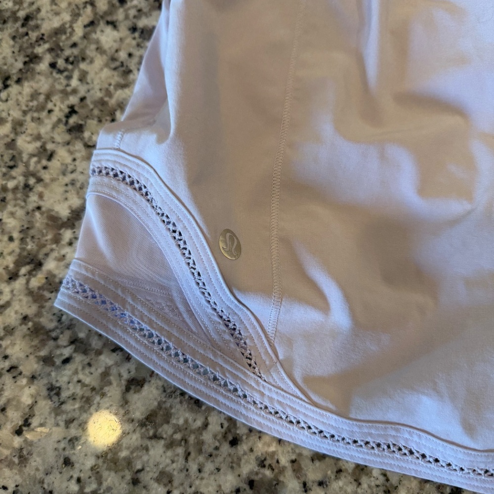 Hotty Hot High-Rise Lined Short 4" Lace Trim in Lavender Frost - Size 4 - Picture 3 of 4
